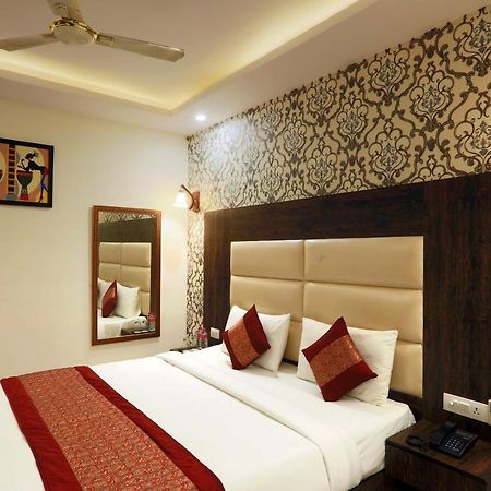 Hotel Qualia Suites At Delhi Airport New Delhi Exteriör bild