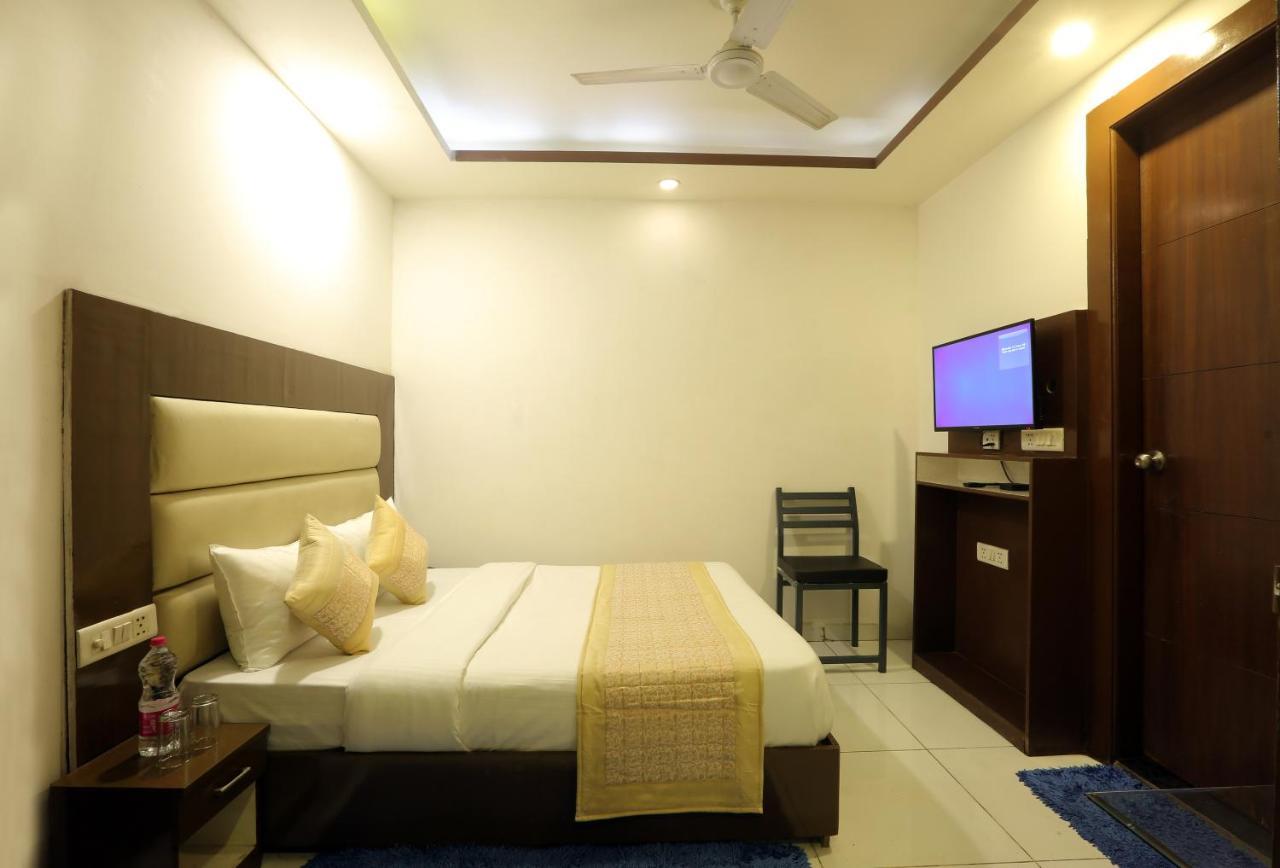 Hotel Qualia Suites At Delhi Airport New Delhi Exteriör bild