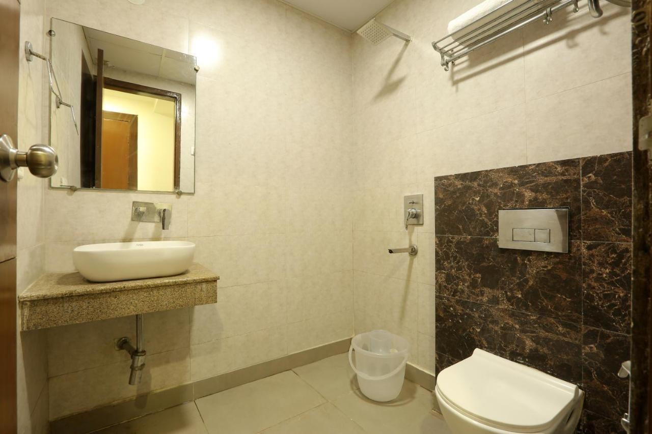 Hotel Qualia Suites At Delhi Airport New Delhi Exteriör bild