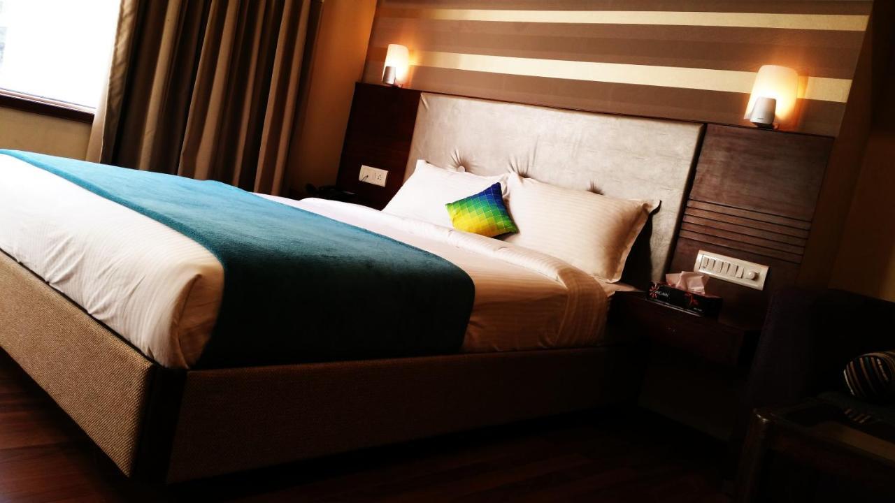 Hotel Qualia Suites At Delhi Airport New Delhi Exteriör bild