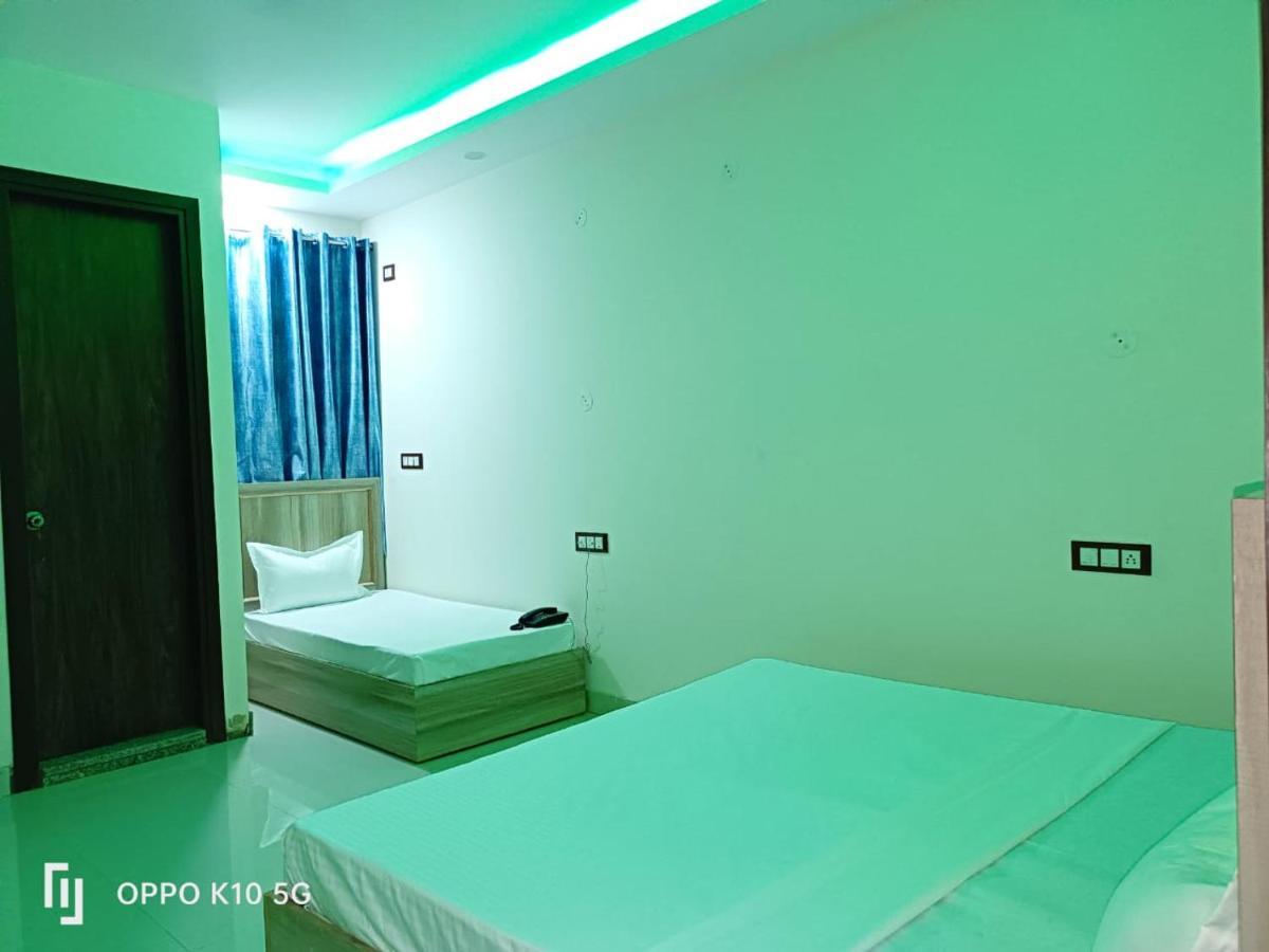Hotel Qualia Suites At Delhi Airport New Delhi Exteriör bild